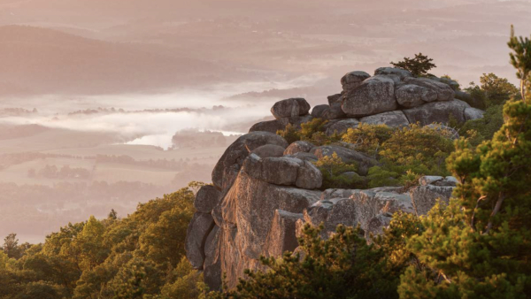 A photo of rocks near the water in Virginia. 