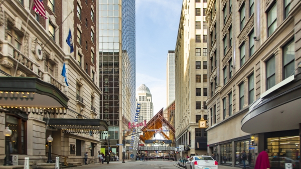 Street view of Louisville, KY.