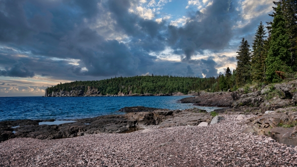 A scenic landscape photo of Duluth