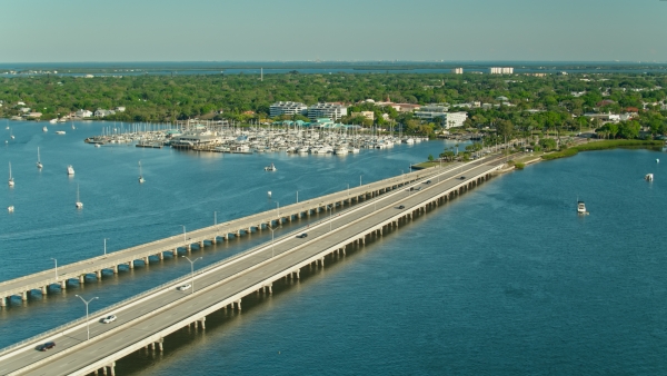 A bridge between Palmetto and Bradenton
