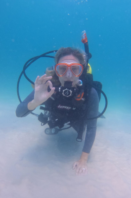 Summer Smith scuba diving