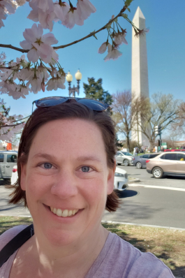 Vicky Shoemaker in front of the Washington Monument