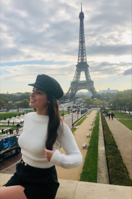 Nicole McQuillen in front of the Eiffel tower