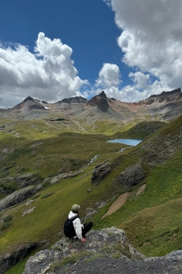 A photo of Shiann in between mountains.