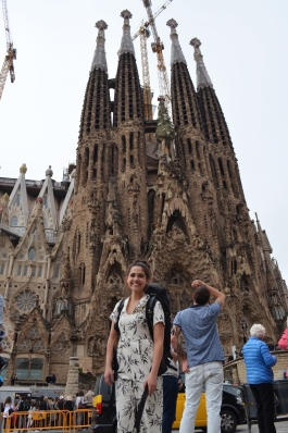 A photo of Tiffany posing with a historical structure in Barcelona. 