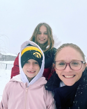 Amanda Steward in the snow with her daughters