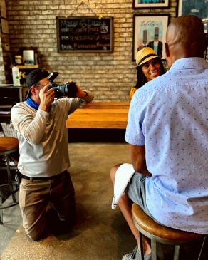 Neal Alfano photographs an interview in Sarasota