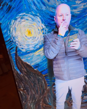 Steven Keith in front a Van Gogh Experience projection