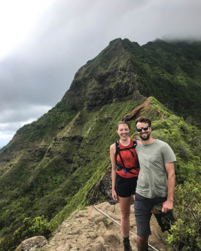 Taryn Parker hiking a mountain ridge in Honolulu, Hawai'i