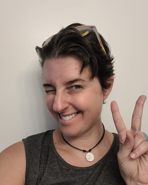 A selfie of Jessica holding up a peace sign. 