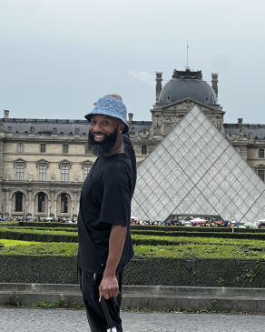 Berea attempting to grab the top of the Louvre. 