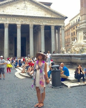 Jessica standing in front of a historic building in Rome. 