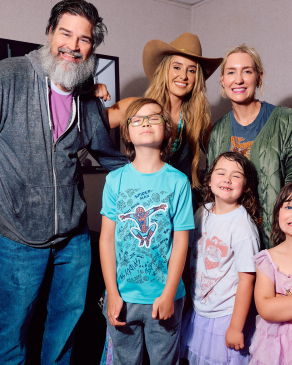 Lindsay posing with her family. 